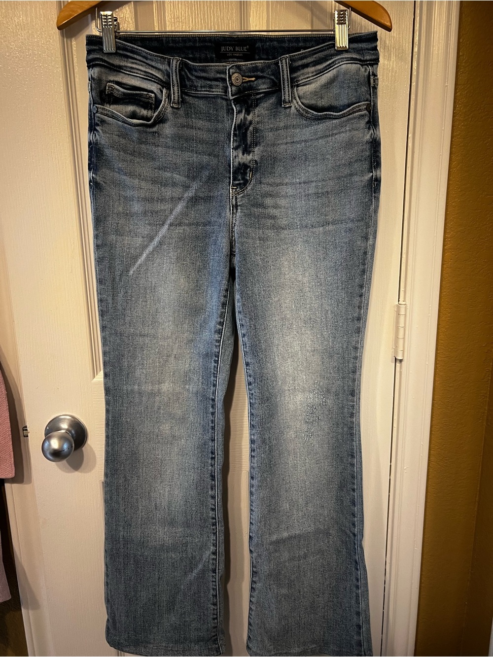 Judy Blue Jeans 9/29 Light Wash Straight Leg High Rise Distressed Denim
